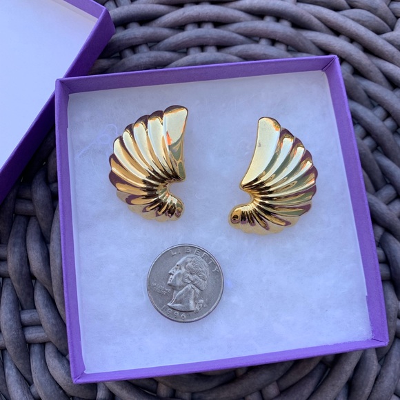 Jewelry - Vintage Gold Fan Clip-on Earrings